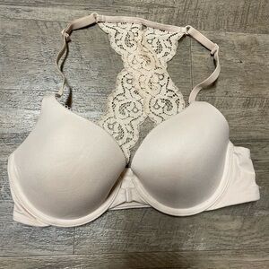NWOT Victoria’s Secret bra size 32C.